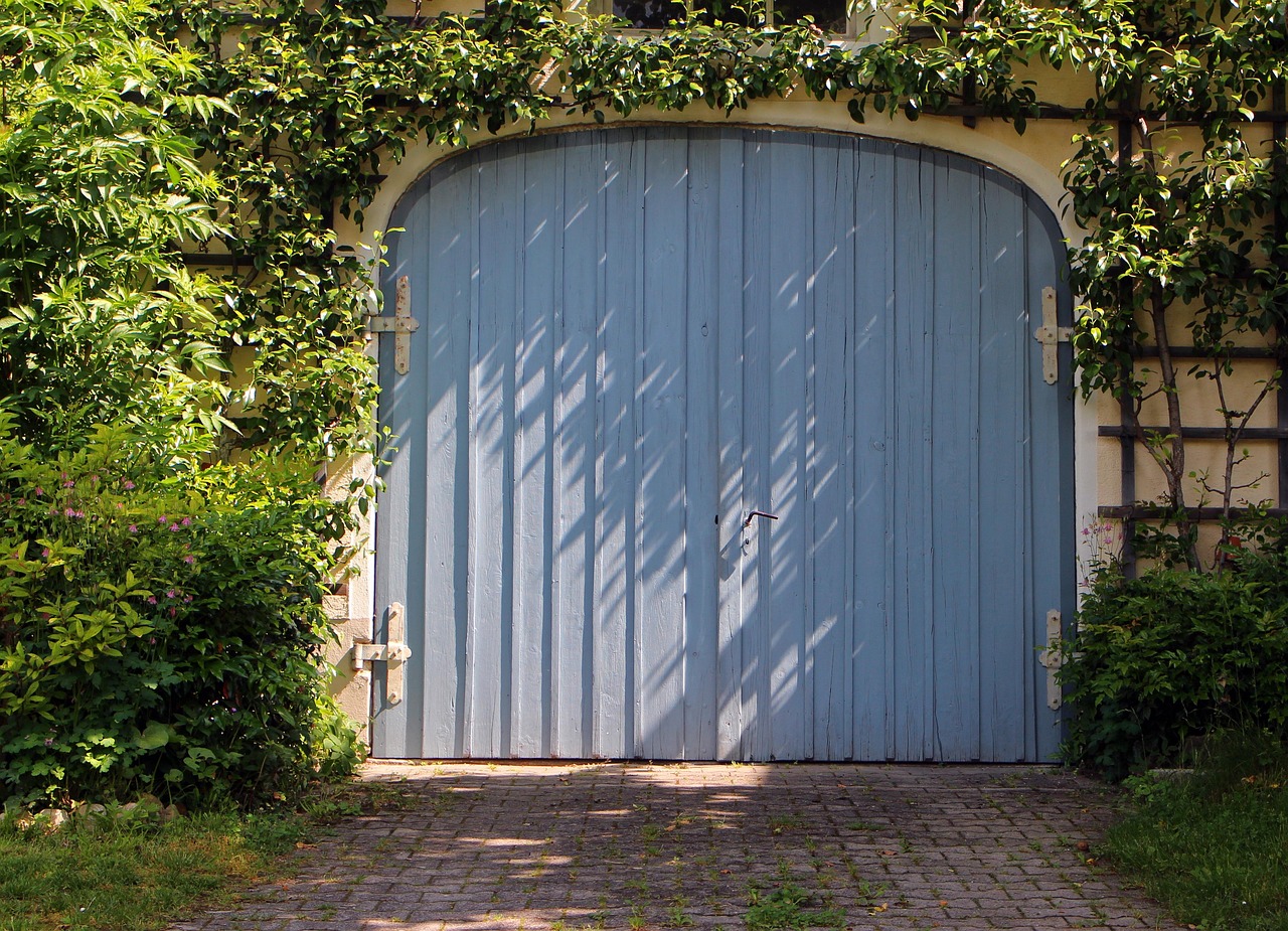 garage-door-repair-service-professional-640x480-dmfjcf